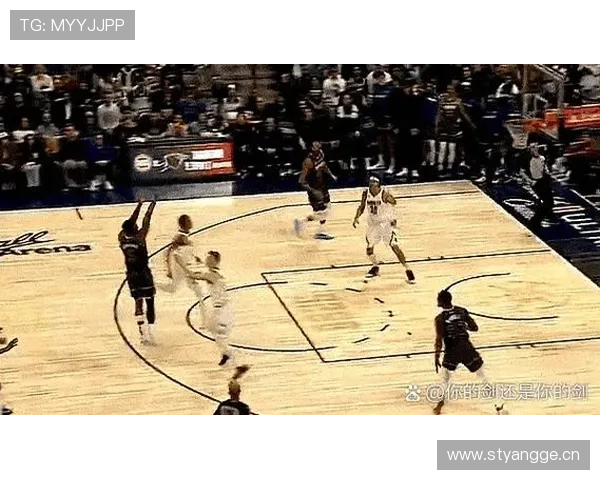 爱德华兹称赞克拉克表现出色称其提升球队整体防守能力